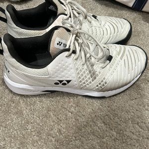 Yonex Super wide Womens 10, Men’s 8.5